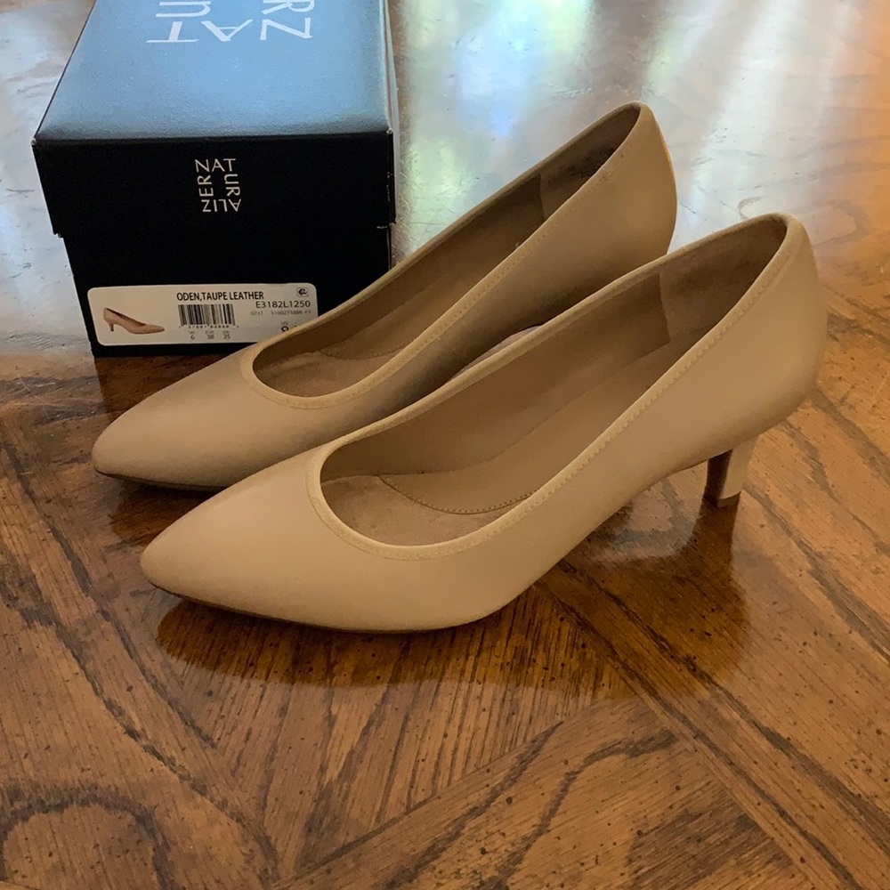Naturalizer Oden Taupe Leather Heels